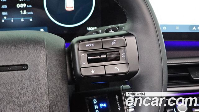 Hyundai Santafe 2025 — photo 24