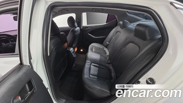 Kia K5 2012 — photo 17