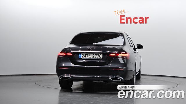 Mercedes-Benz E-Class 2022 — photo 4