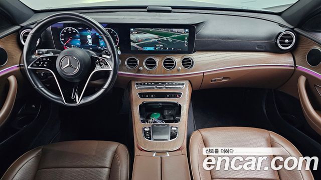 Mercedes-Benz E-Class 2022 — photo 10