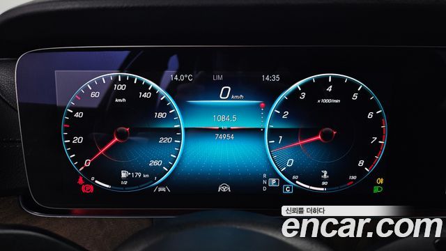 Mercedes-Benz E-Class 2022 — photo 11