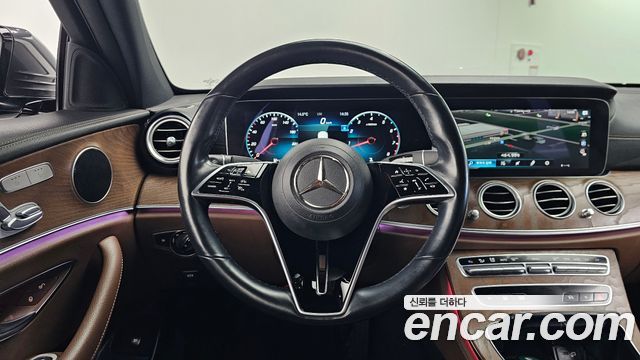 Mercedes-Benz E-Class 2022 — photo 19