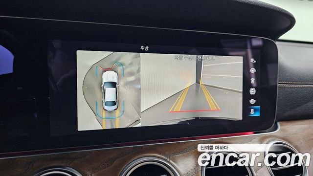 Mercedes-Benz E-Class 2022 — photo 20