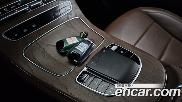 Mercedes-Benz E-Class 2022 — photo 23