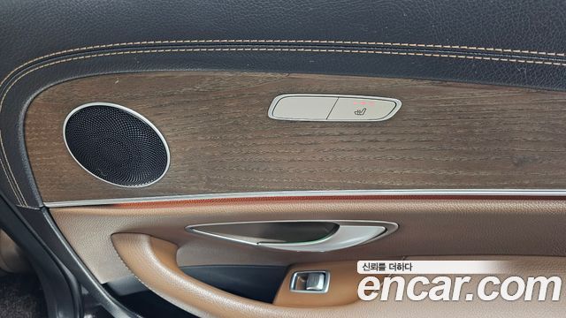 Mercedes-Benz E-Class 2022 — photo 24