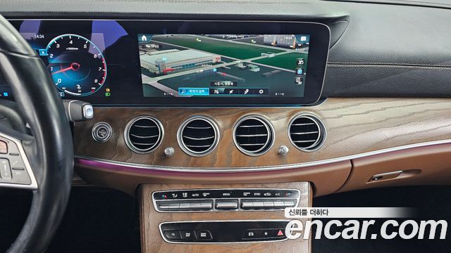 Mercedes-Benz E-Class 2022 — photo 25