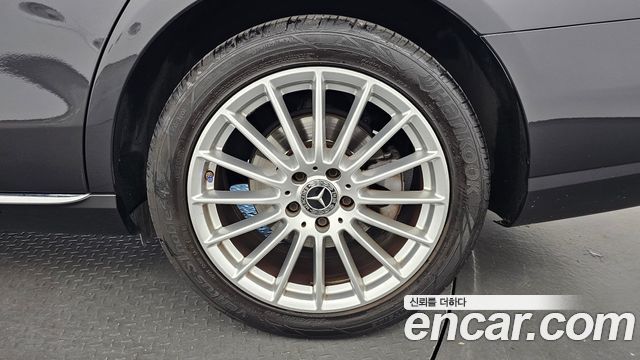 Mercedes-Benz E-Class 2022 — photo 7