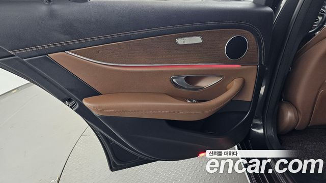 Mercedes-Benz E-Class 2022 — photo 15