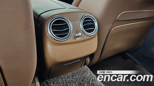 Mercedes-Benz E-Class 2022 — photo 34