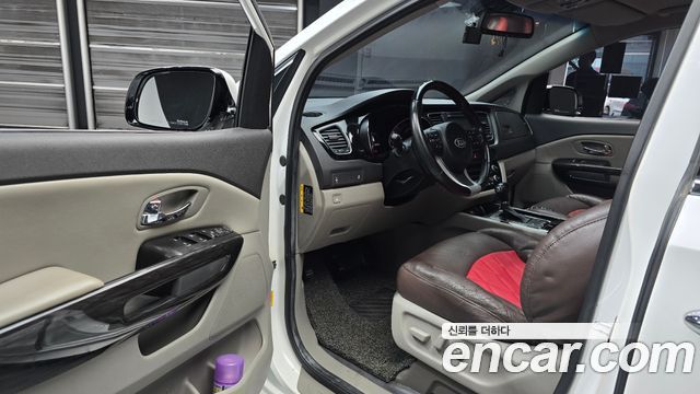 Kia Canival 2016 — photo 10