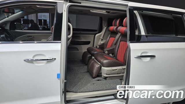 Kia Canival 2016 — photo 11
