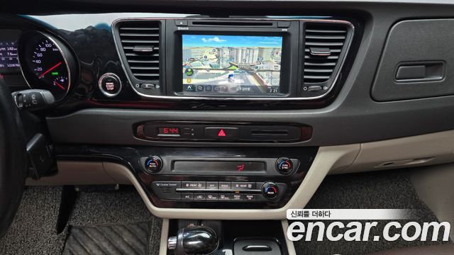 Kia Canival 2016 — photo 13