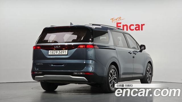Kia Canival 2022 — photo 2