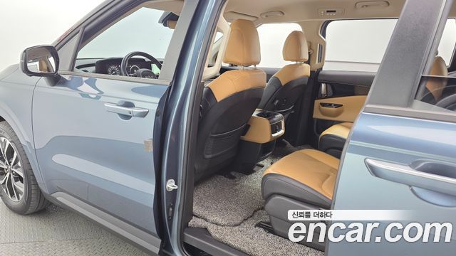 Kia Canival 2022 — photo 18