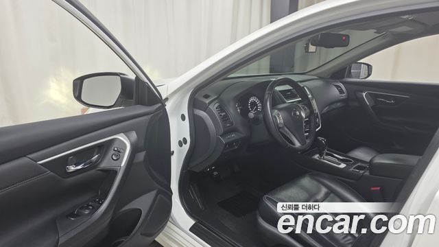 Nissan Altima 2018 — photo 13