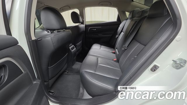 Nissan Altima 2018 — photo 18