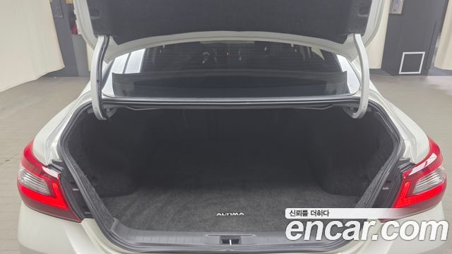 Nissan Altima 2018 — photo 21