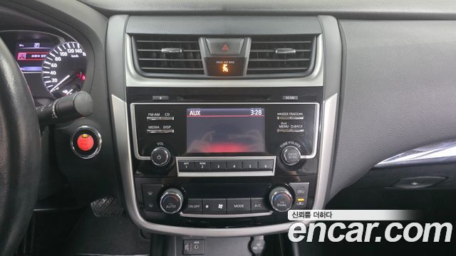 Nissan Altima 2018 — photo 26