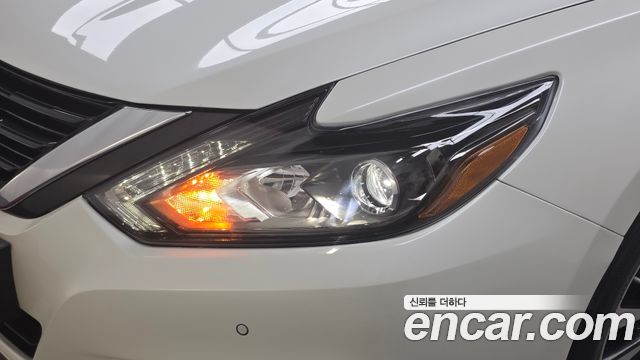 Nissan Altima 2018 — photo 8