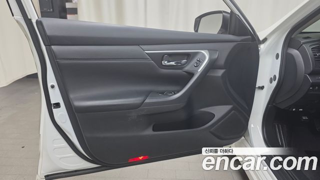 Nissan Altima 2018 — photo 14