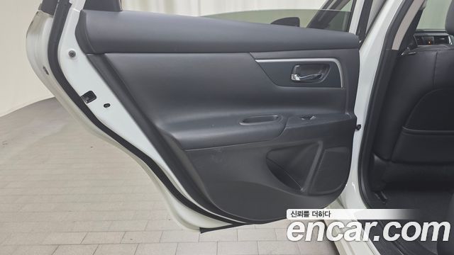Nissan Altima 2018 — photo 15