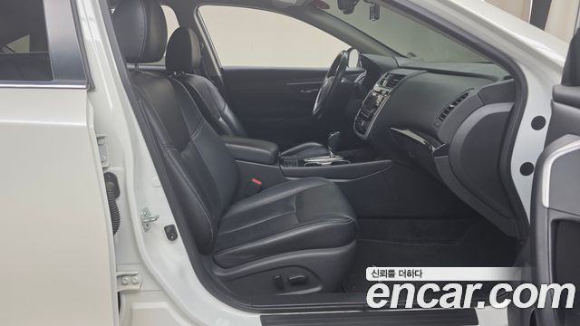 Nissan Altima 2018 — photo 16