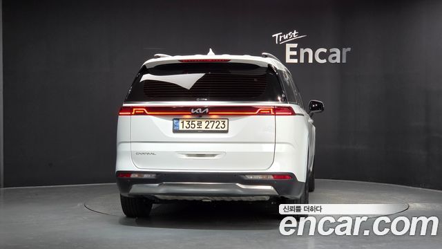 Kia Canival 2023 — photo 4
