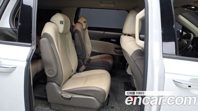 Kia Canival 2023 — photo 17