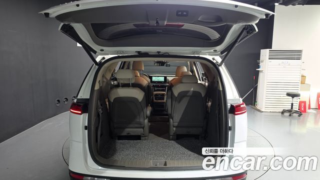 Kia Canival 2023 — photo 26