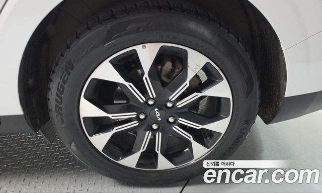 Kia Canival 2023 — photo 7