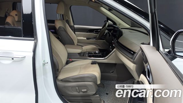 Kia Canival 2023 — photo 16
