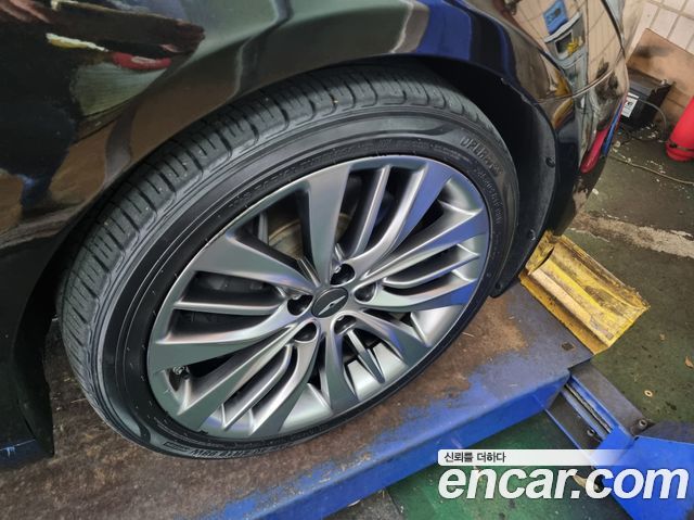 Genesis G80 2018 — photo 16
