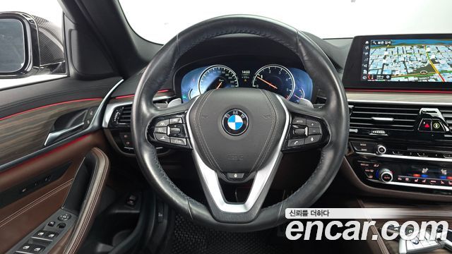 BMW 5-Series 2018 — photo 12