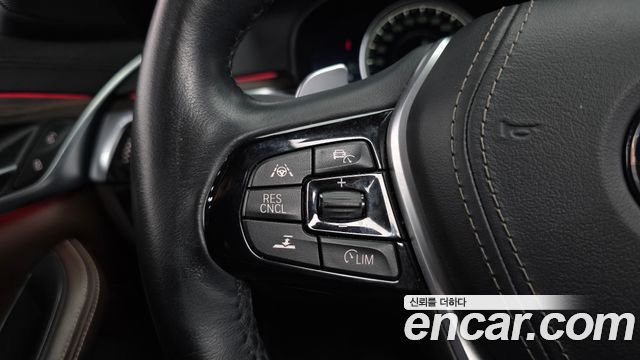 BMW 5-Series 2018 — photo 15