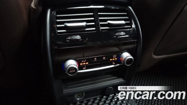 BMW 5-Series 2018 — photo 18