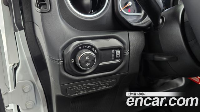 Jeep Wrangler 2024 — photo 28