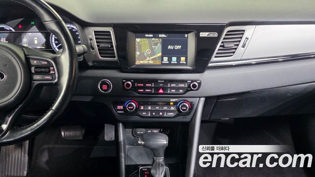 Kia Niro 2017 — photo 20