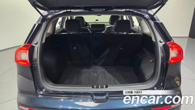 Kia Niro 2017 — photo 26