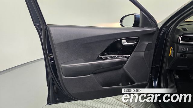 Kia Niro 2017 — photo 14