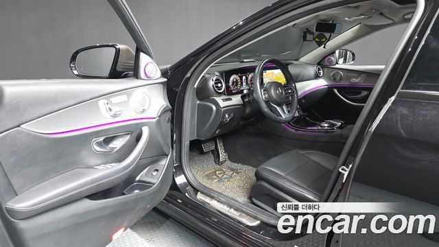 Mercedes-Benz E-Class 2019 — photo 10