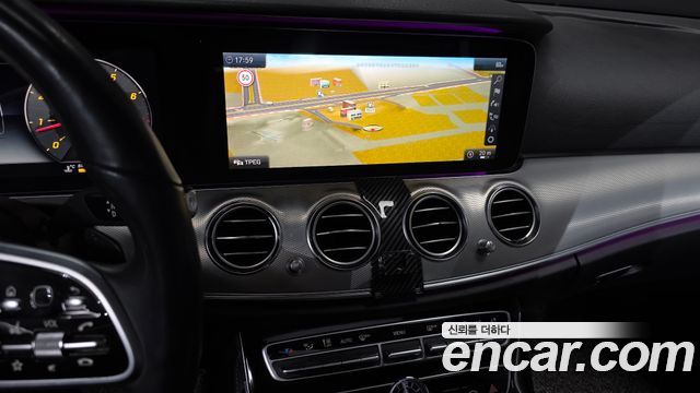 Mercedes-Benz E-Class 2019 — photo 14