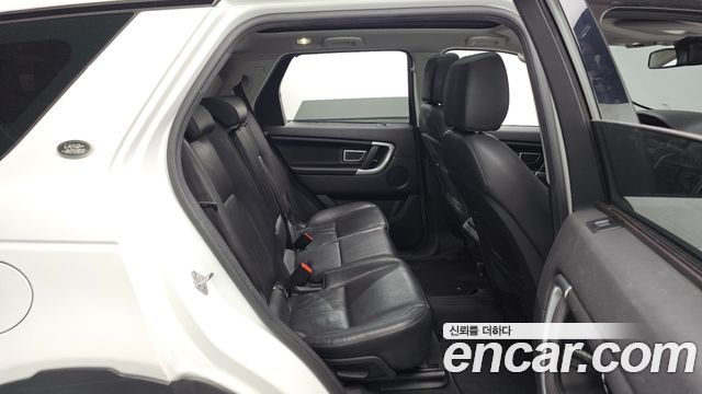 Land Rover Discovery Sport 2018 — photo 11