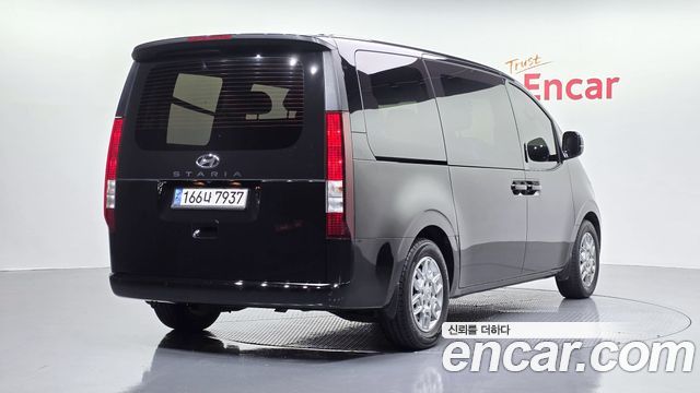 Hyundai Staria 2023 — photo 2