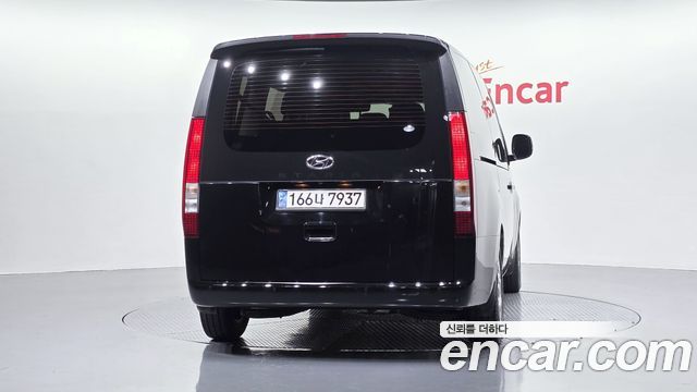 Hyundai Staria 2023 — photo 4