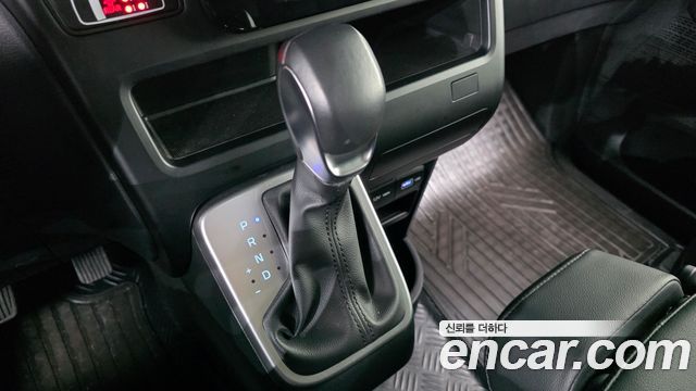 Hyundai Staria 2023 — photo 12