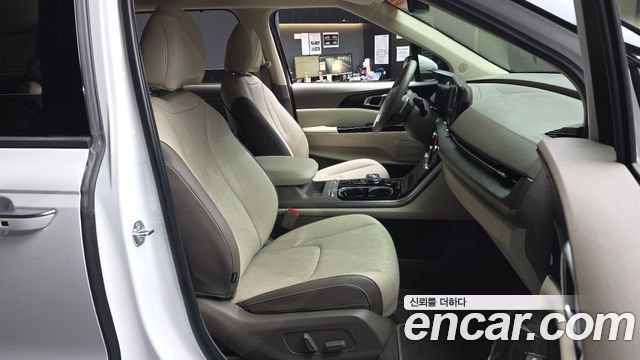 Kia Canival 2023 — photo 17