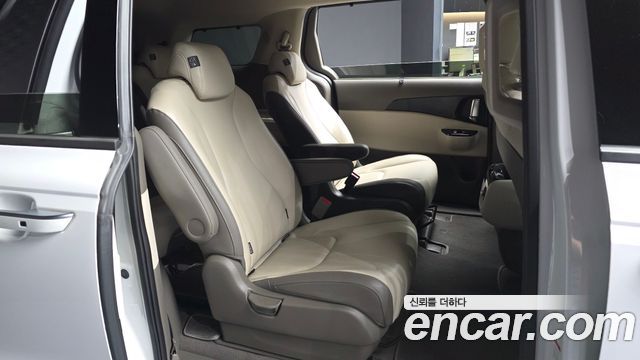 Kia Canival 2023 — photo 18