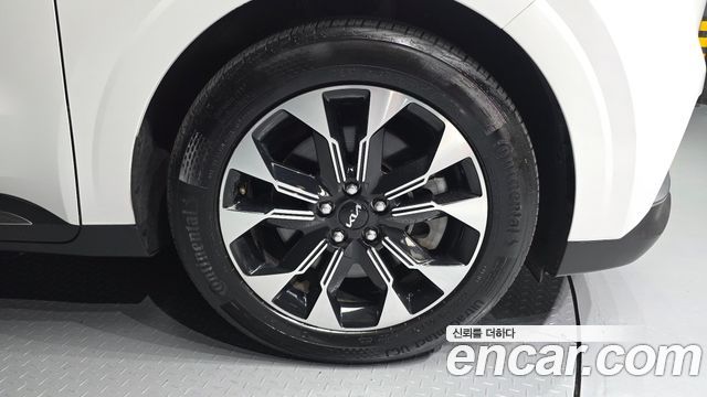 Kia Canival 2023 — photo 7