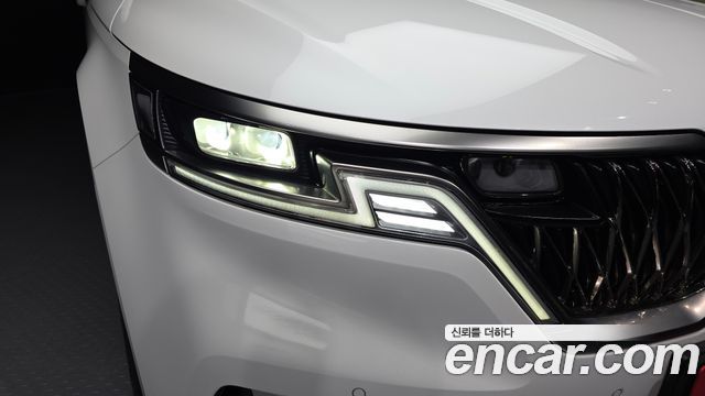 Kia Canival 2023 — photo 8
