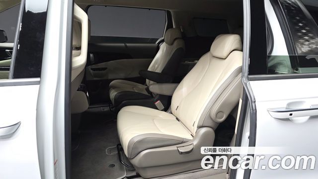 Kia Canival 2023 — photo 16